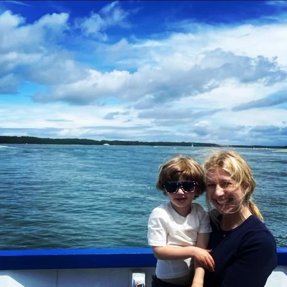 Sara Eisen and her kid
